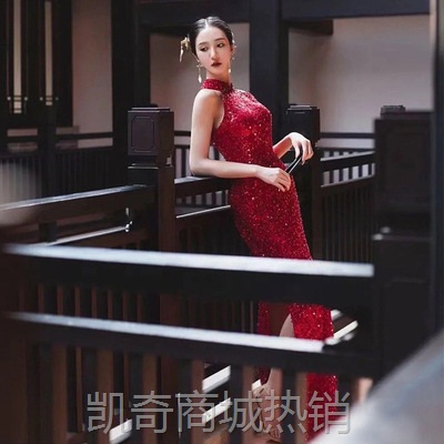 2024新款婀娜动人红色新娘结婚敬酒服宴会演出挂脖婚纱礼服旗袍女